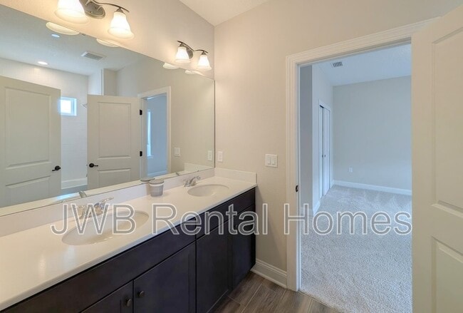 Building Photo - 75 Carousel Dr