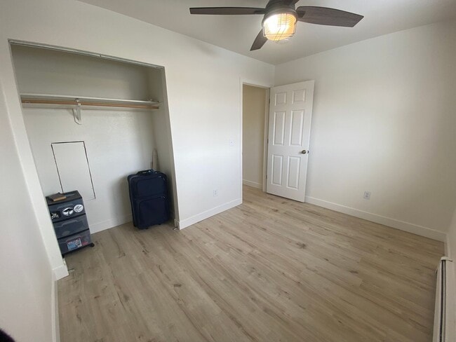 Building Photo - Well maintained 2 bed, 1.5 Bath Townhouse in West Anchorage!