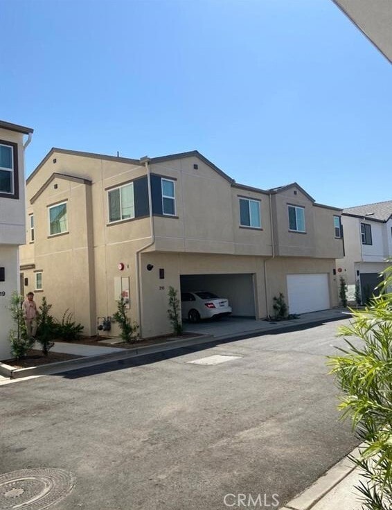 Building Photo - 215 Perennial Pl