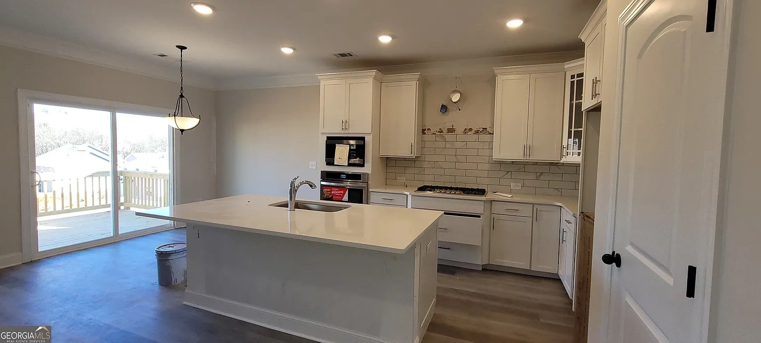 Building Photo - Room in House on Benjamin Dr