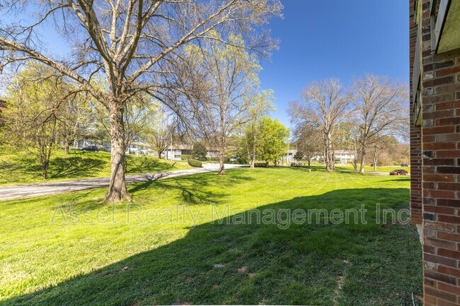 Building Photo - 431 Canberra Dr
