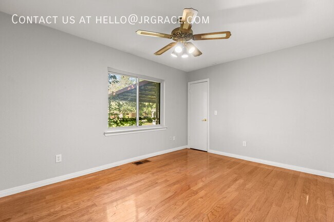 Building Photo - 525 W 4th St