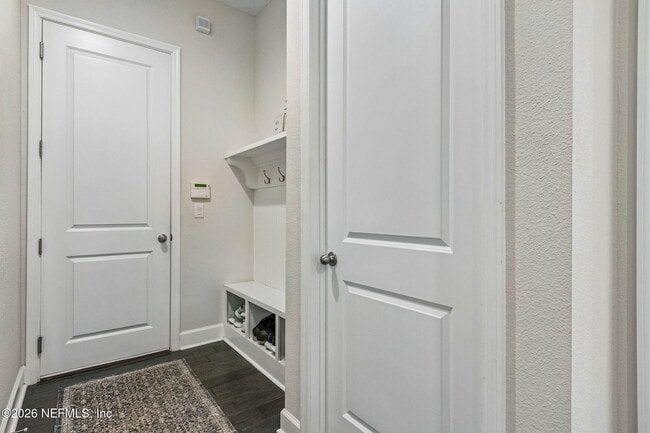 Building Photo - 209 Manor Ln