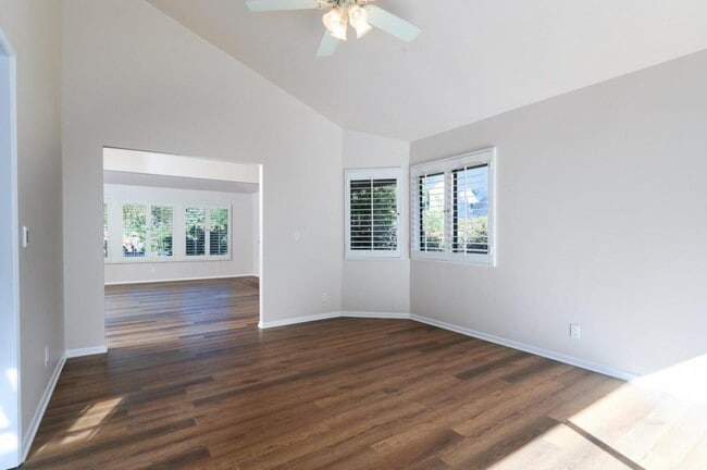 Building Photo - 667 Arroyo Oaks Dr