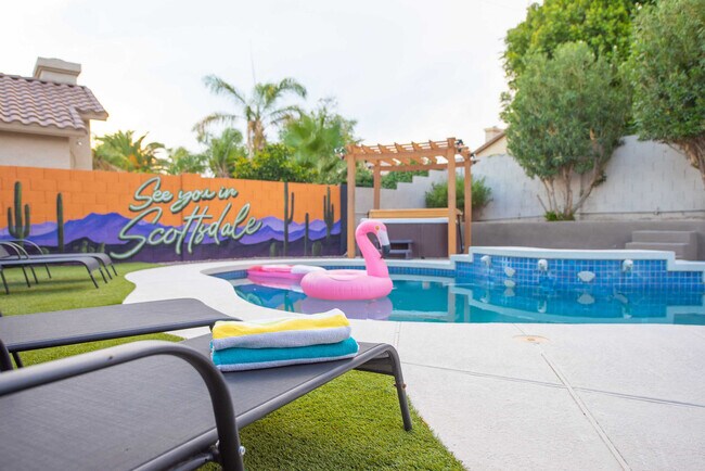 Building Photo - 5924 E Woodridge Dr