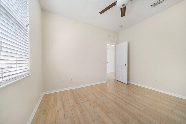 Building Photo - 10419 SW Southgate Ct