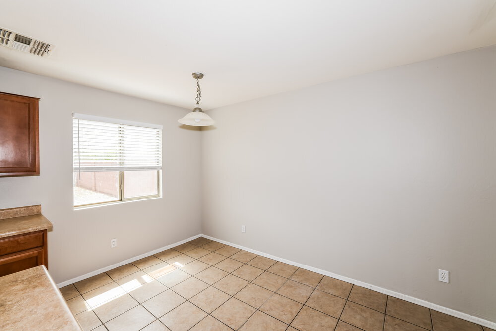 Building Photo - 8633 W Cordes Rd