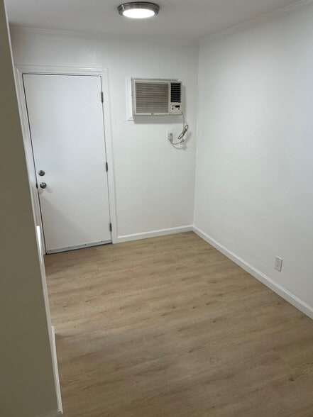 Building Photo - 204 W Verdugo Ave