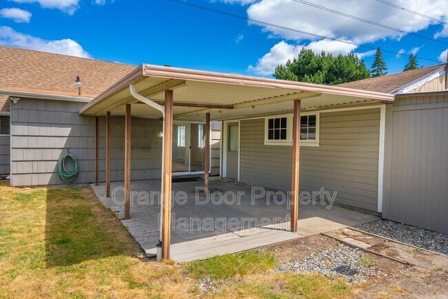 Building Photo - 834 S 72nd St