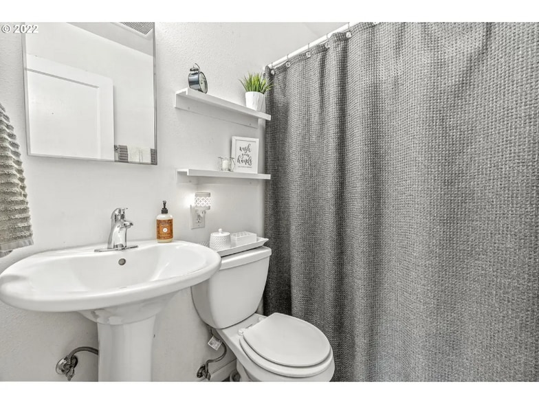 Building Photo - 1059 17th Ave