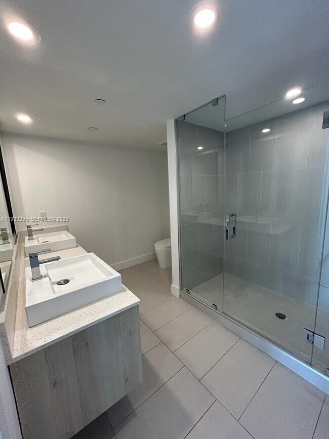 Building Photo - 13800 Highland Dr