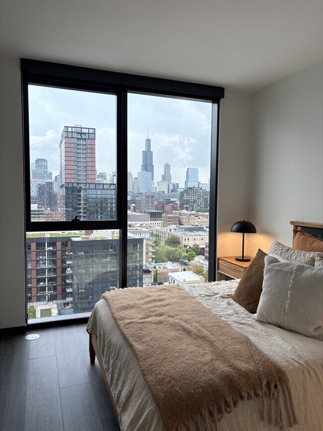 Building Photo - 1498 W Randolph St