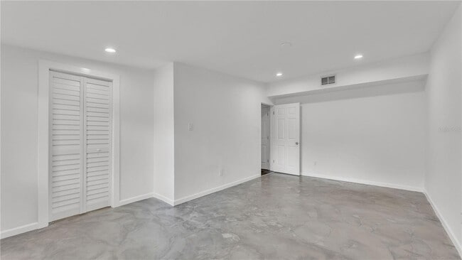 Building Photo - 2128 Sycamore Dr