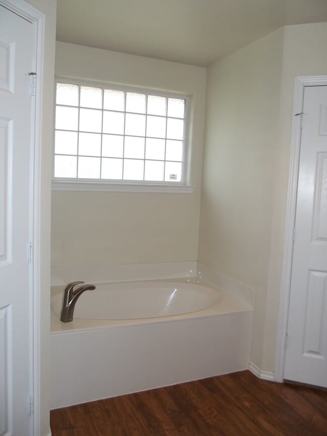 Building Photo - Large 3/2/2 Home in Monterey - Frenship School District