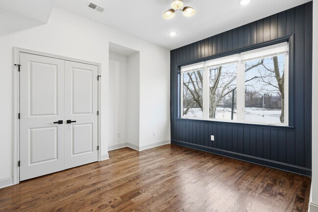 Building Photo - 4695 N 16th St