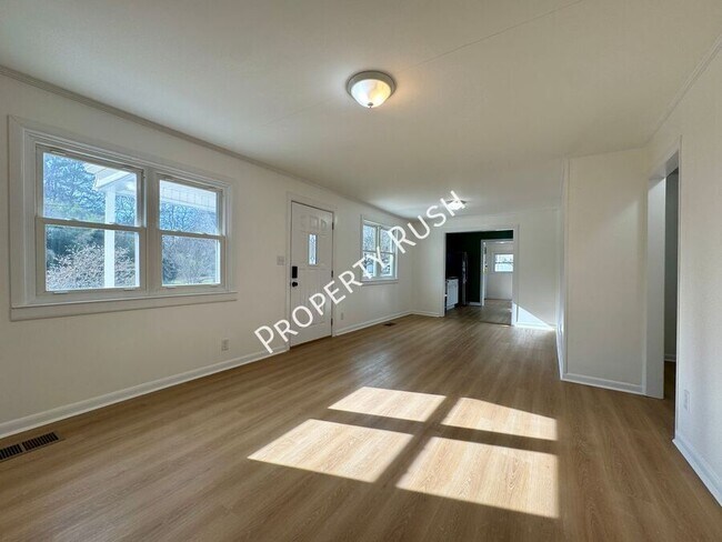 Building Photo - 32 Opal Rd