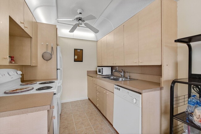 Building Photo - 2015 Cornwall A