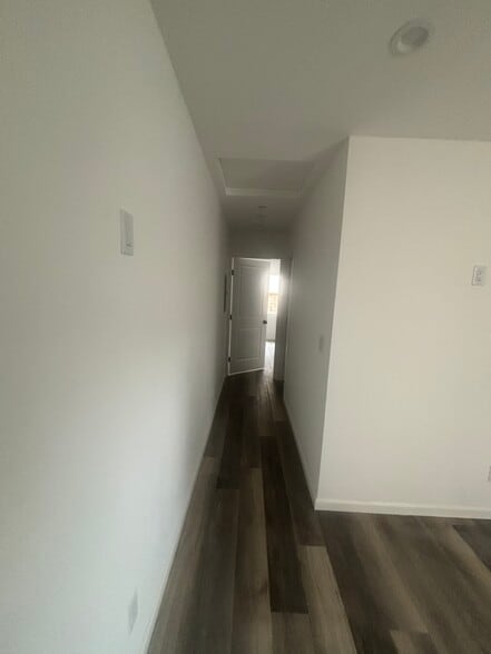 Building Photo - 3006 S Palm Grove Ave