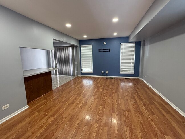 Building Photo - 210 Shadybrook Ln