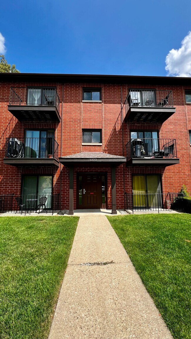 Primary Photo - 1222 Brown St