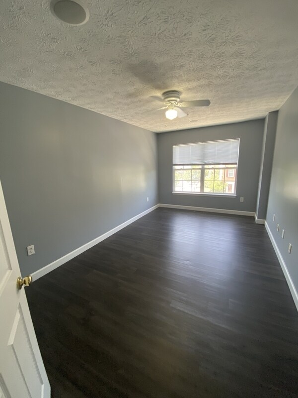 Building Photo - 8025 Brookstone Ct