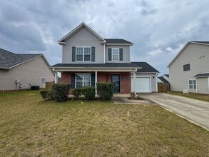 Building Photo - Spacious 3 Bed 2.5 Bath Home with Fenced Backyard
