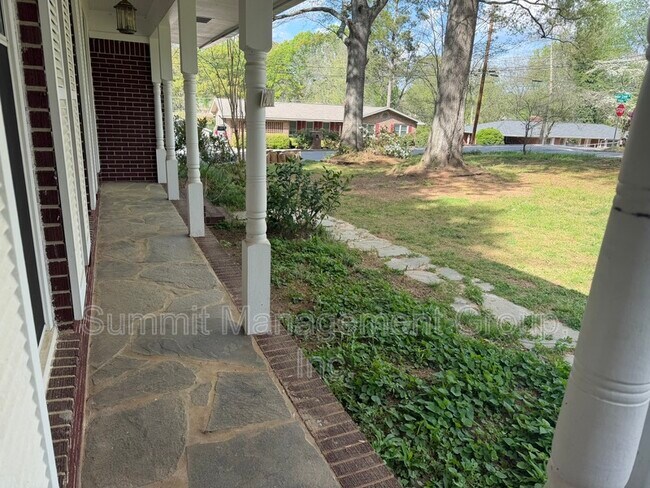 Building Photo - 200 Indian Creek Dr