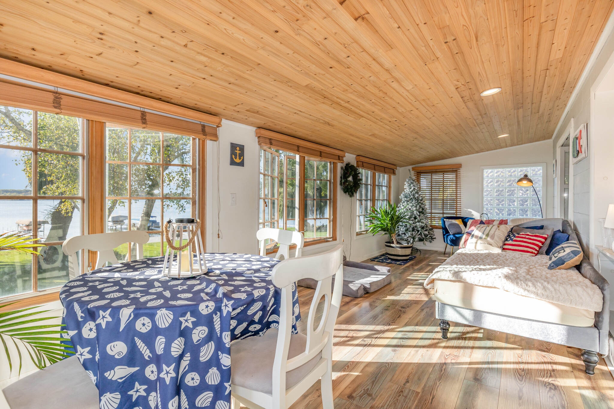 Building Photo - 15305 Silver Beach Dr