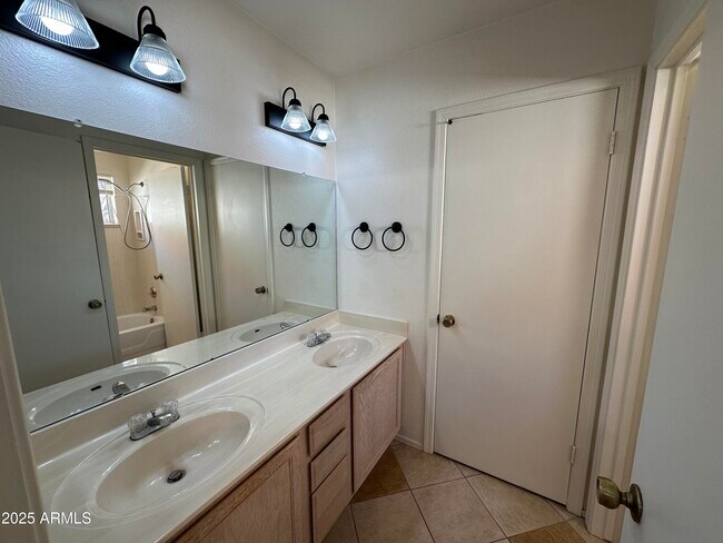 Building Photo - 3754 E Ironwood Dr