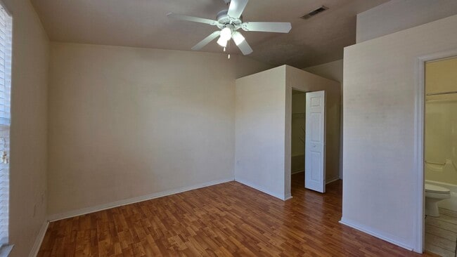 Building Photo - FOR RENT 2 bed 2.5 bath Condominium