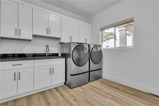 Building Photo - 9513 Villa Ridge Dr
