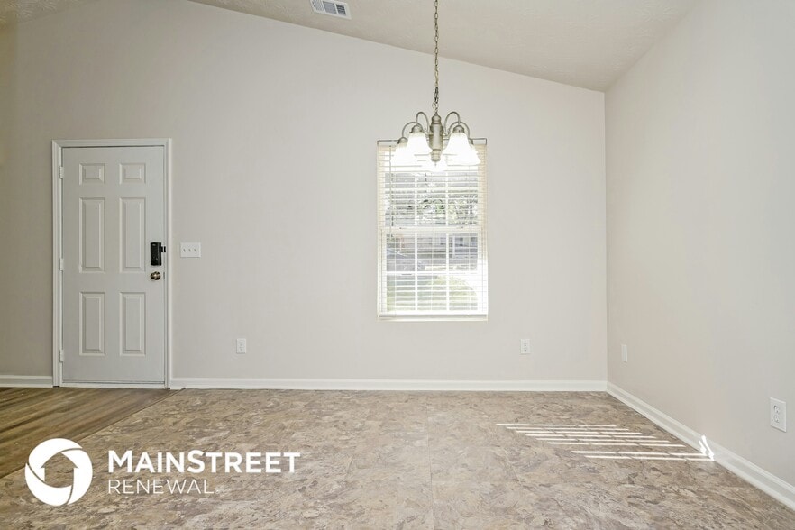 Building Photo - 546 Forest Hill Dr