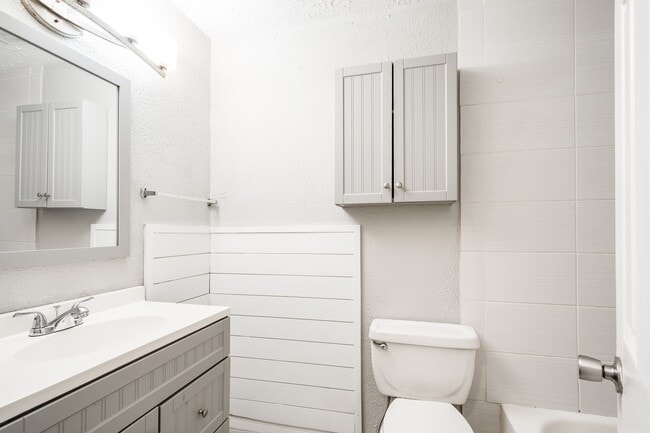 Building Photo - 318 Blue Tail Dr