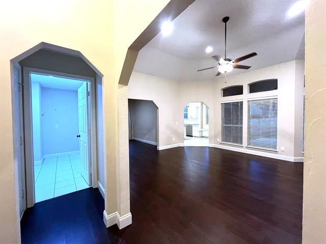 Building Photo - 2113 Aspenwood Dr N