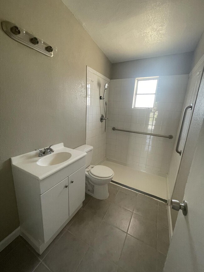 Building Photo - 4212 Manzana Ave