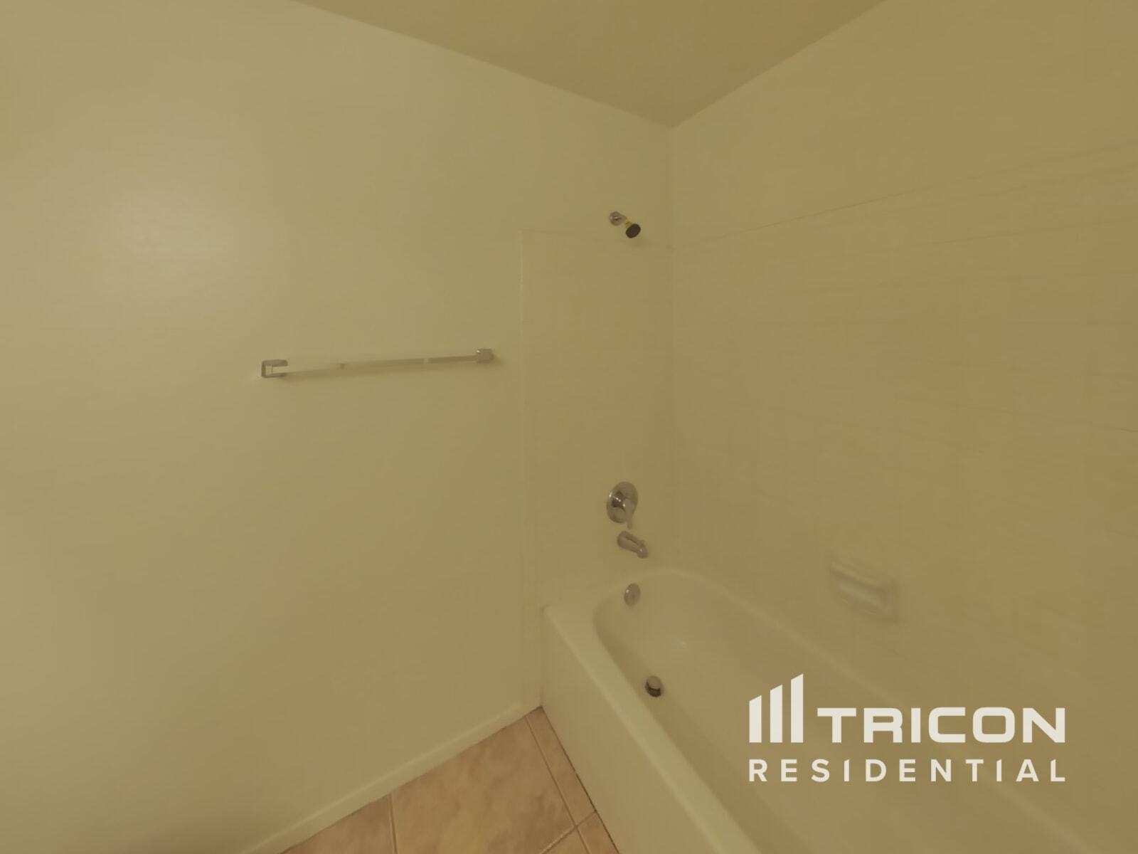Building Photo - 4901 W Dahlia Dr