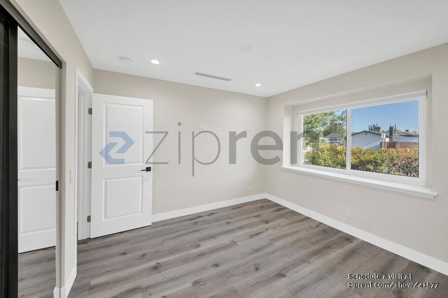 Building Photo - 22655 Strathern St