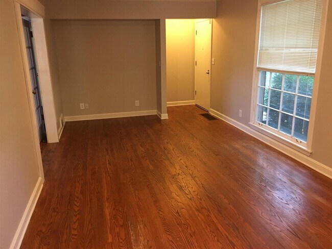 Building Photo - 700 Canebrake Dr