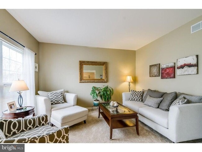 Building Photo - 9 Buttonwood Dr