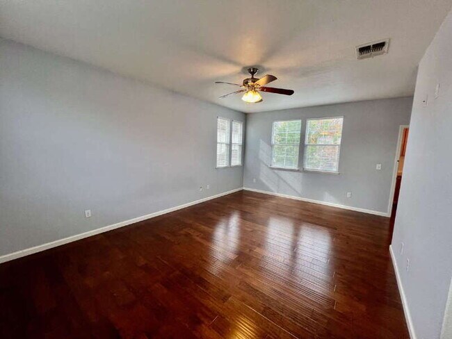 Building Photo - 668 Granite Ln