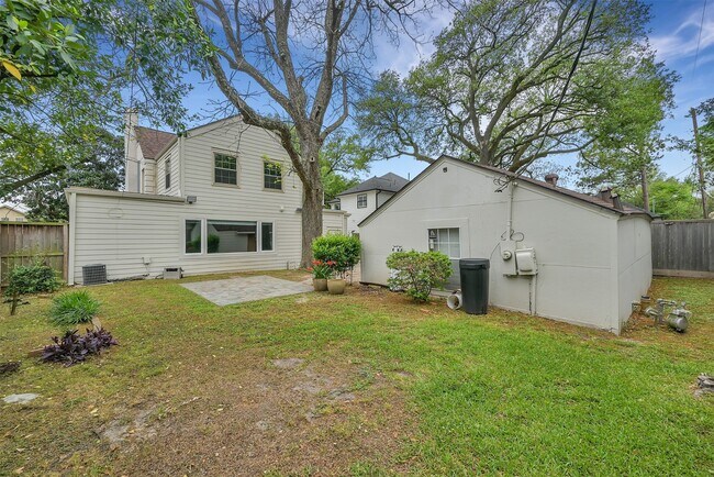 Building Photo - 3215 Milburn St