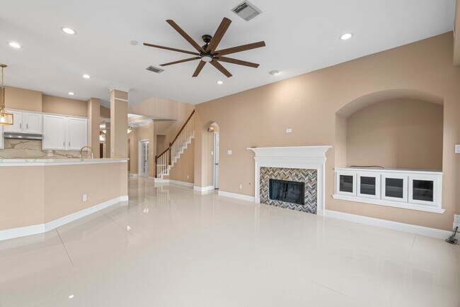 Building Photo - 10011 Lakeside Gables Dr