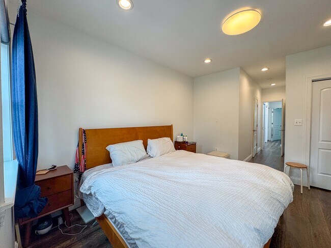 Building Photo - 815 Longfellow St NW