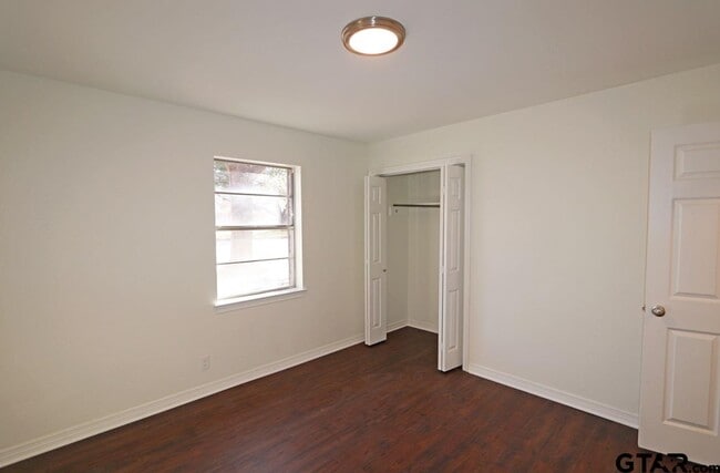 Building Photo - 806 Neches Dr