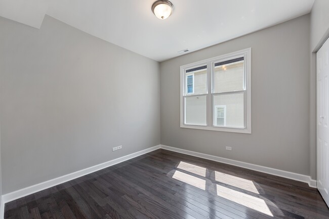 Building Photo - 1733 N Artesian Ave