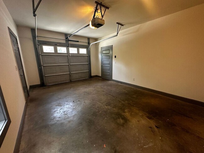Building Photo - PRE-LEASING FOR AUGUST 2026!