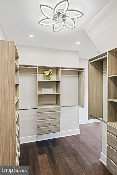 Building Photo - 9615 Locust Hill Dr