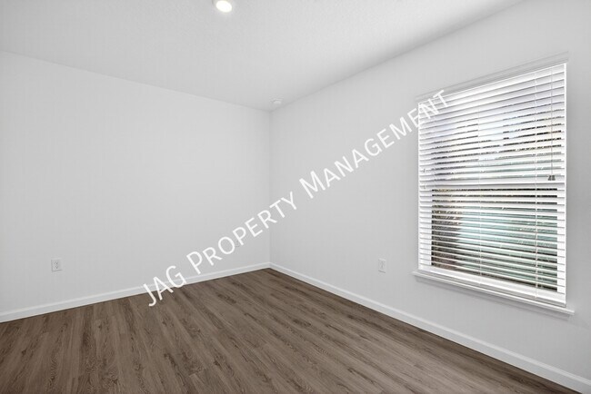 Building Photo - 1401 Degroodt Rd SW