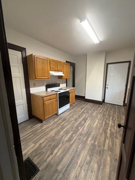 Building Photo - 362 W Gray St