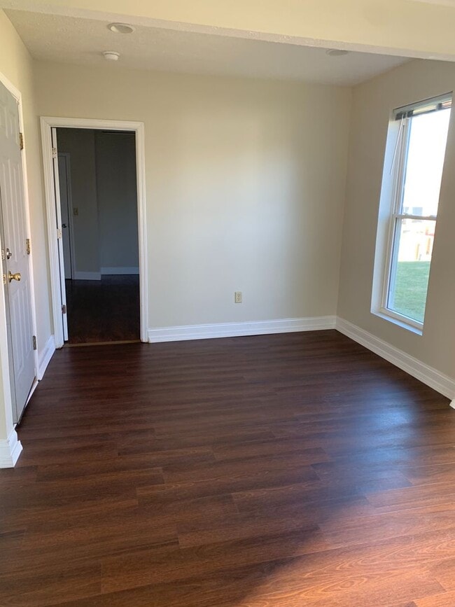 Building Photo - ONE BED APT, available August 2026! Located just south of downtown!